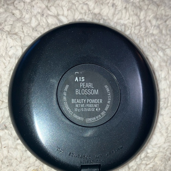 MAC Beauty Powder - RARE - Picture 5 of 5